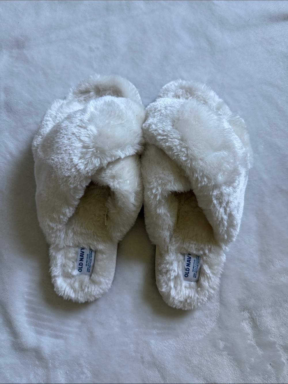 Old Navy Women's Plush Crisscross Slippers in White